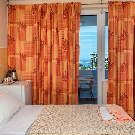 Apartments Pod Lozom With Seaview Petrovac Room photo