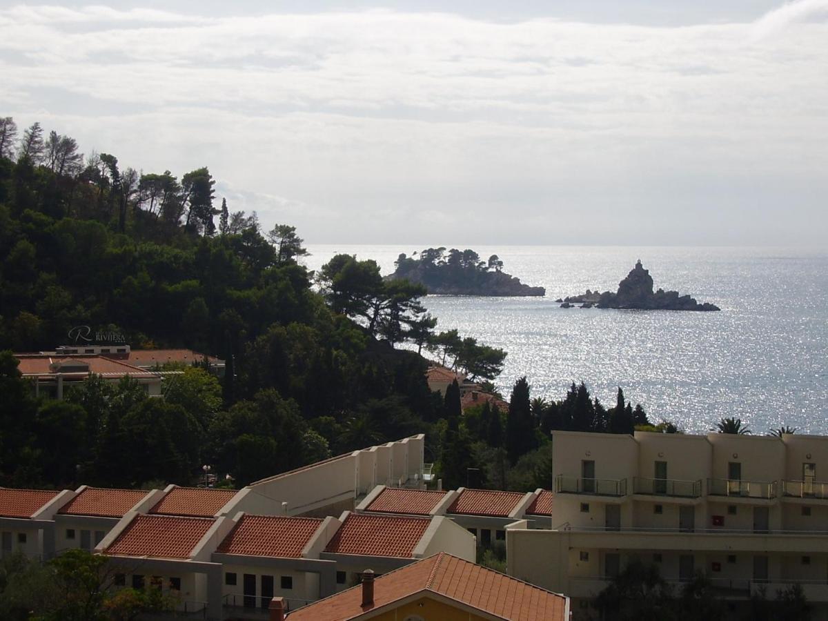 Apartments Pod Lozom With Seaview Petrovac Room photo