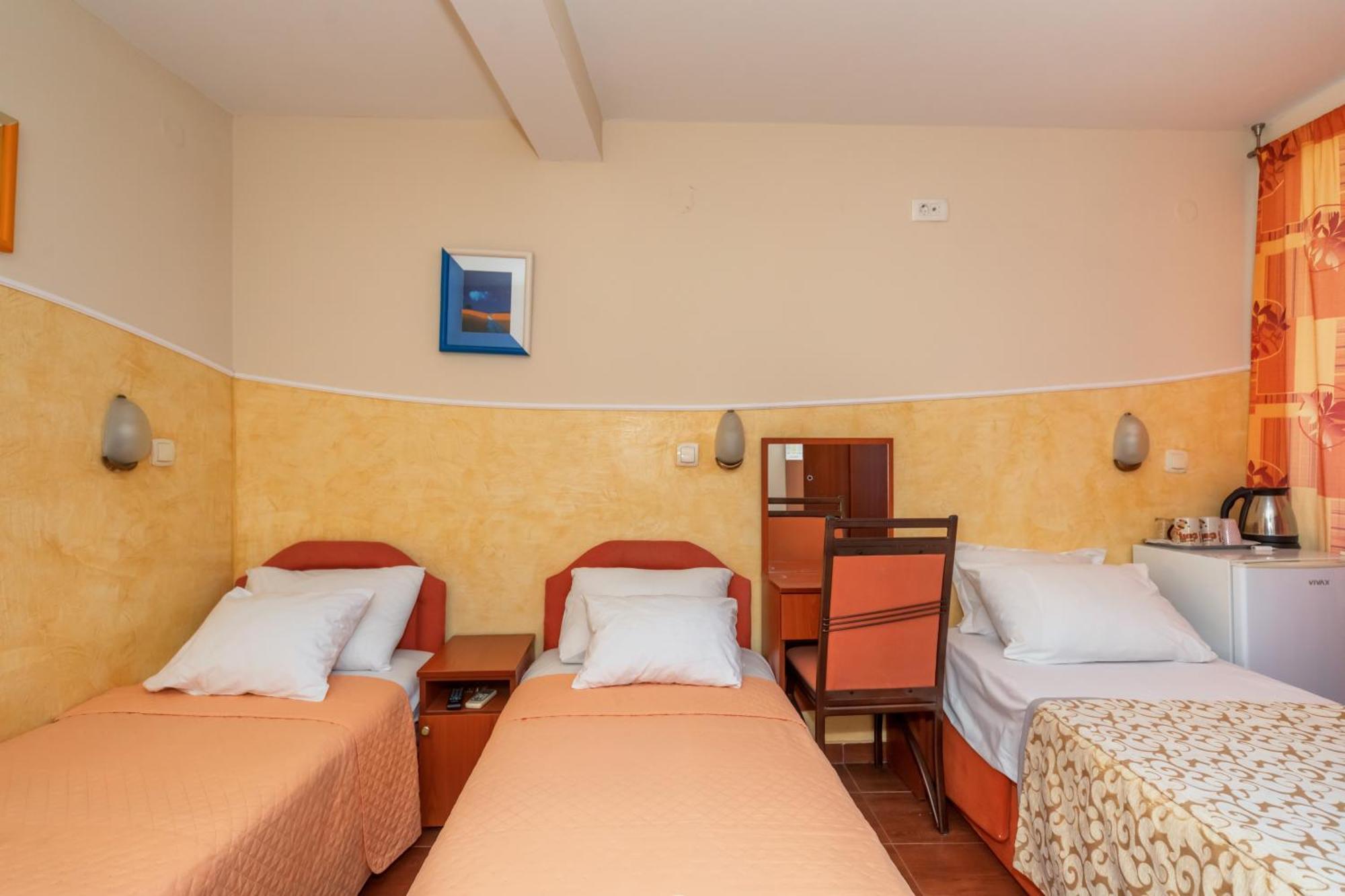 Apartments Pod Lozom With Seaview Petrovac Room photo