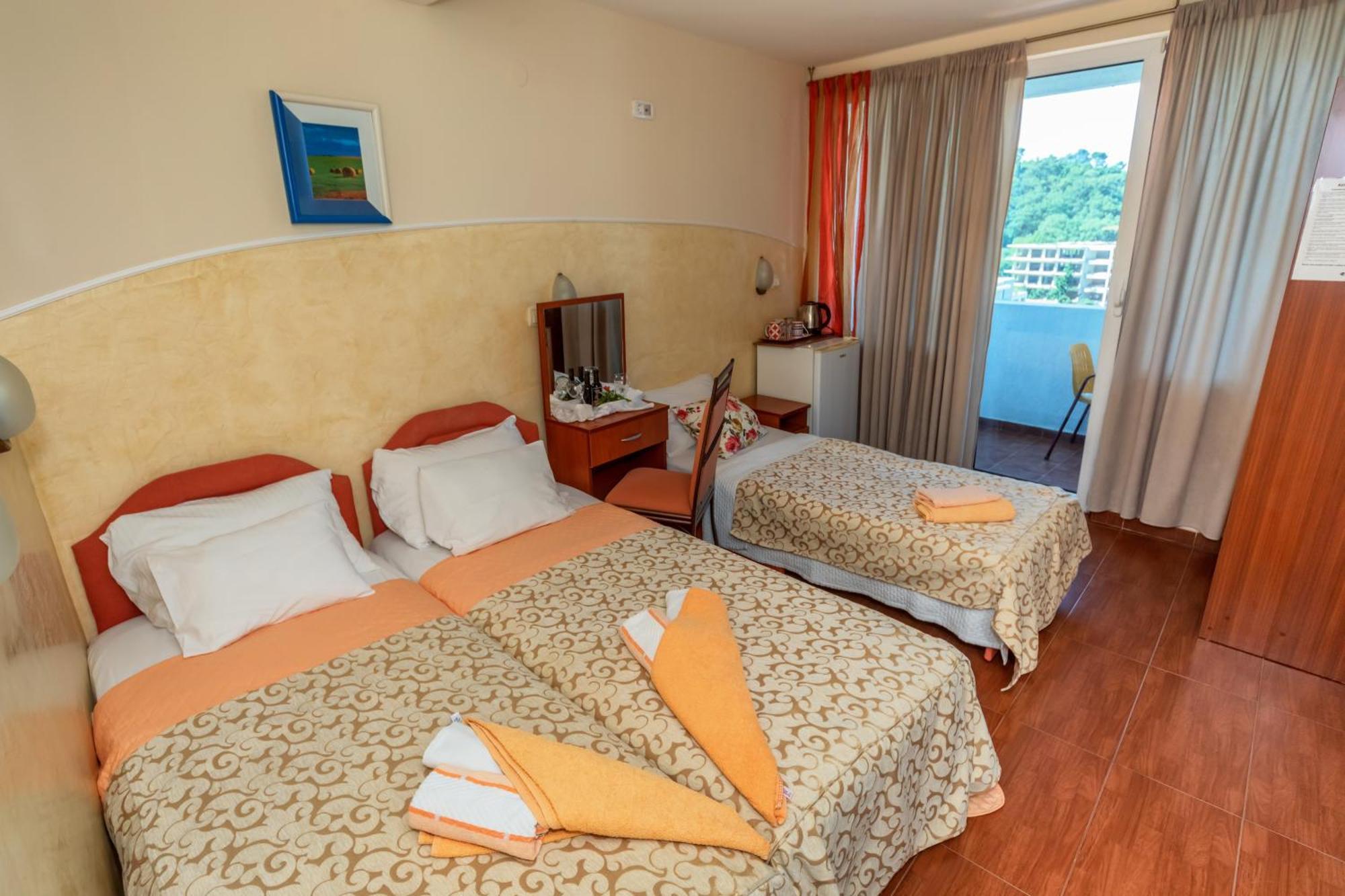 Apartments Pod Lozom With Seaview Petrovac Room photo