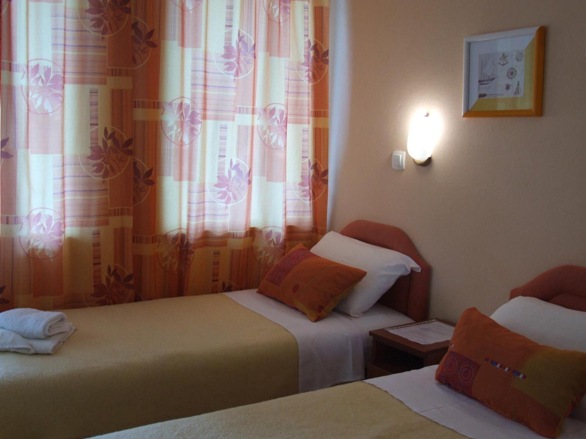 Apartments Pod Lozom With Seaview Petrovac Room photo