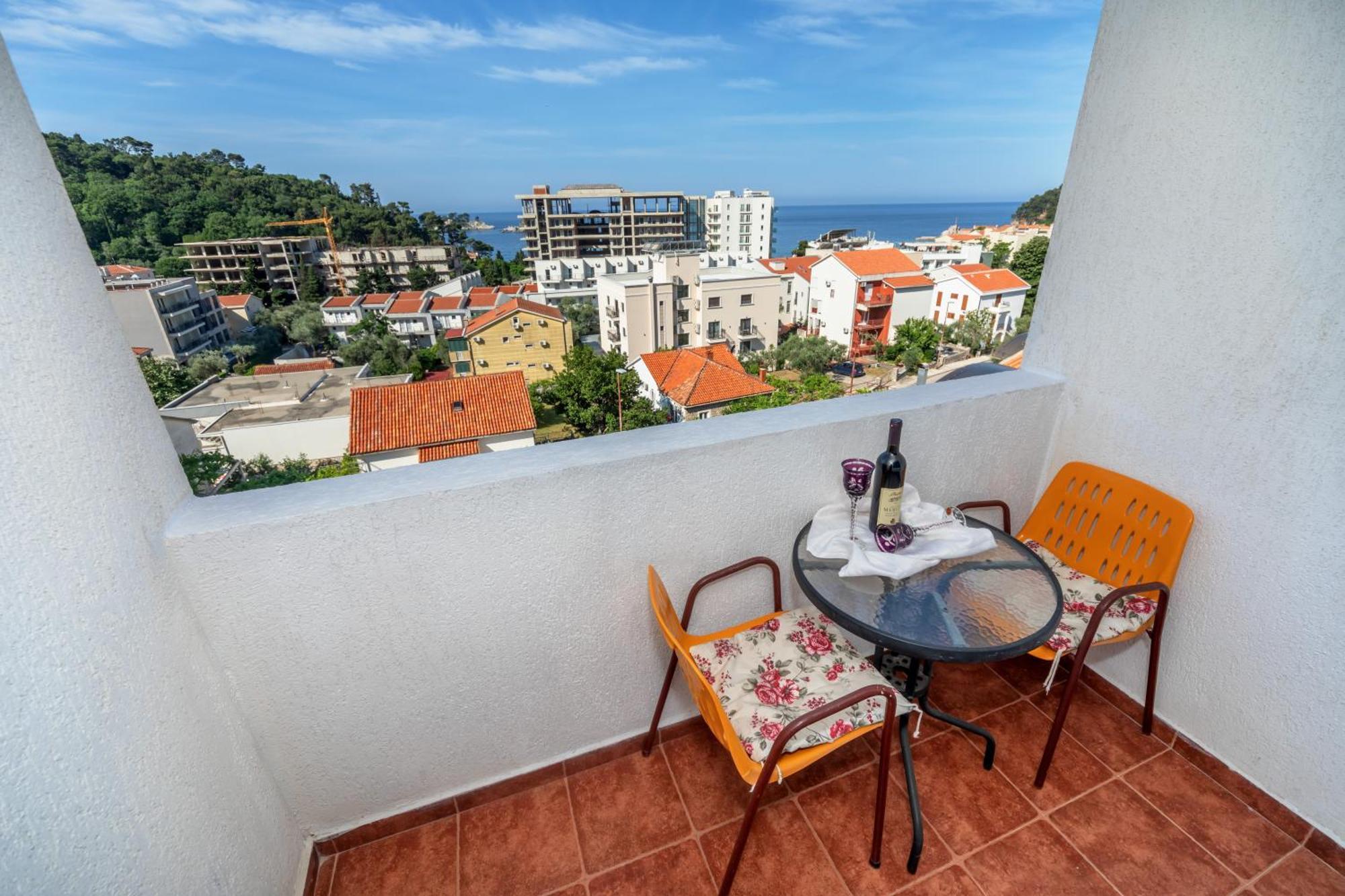 Apartments Pod Lozom With Seaview Petrovac Room photo